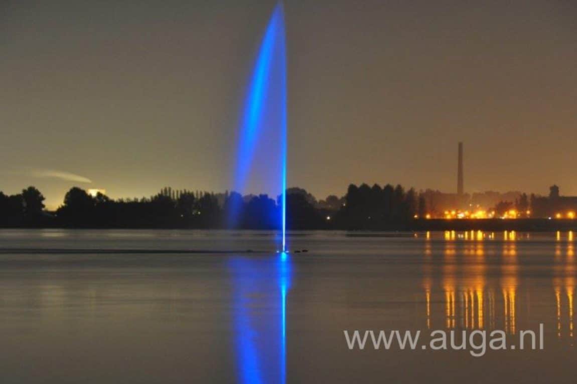 Project met RGB LED schijnwerpers uitgelicht